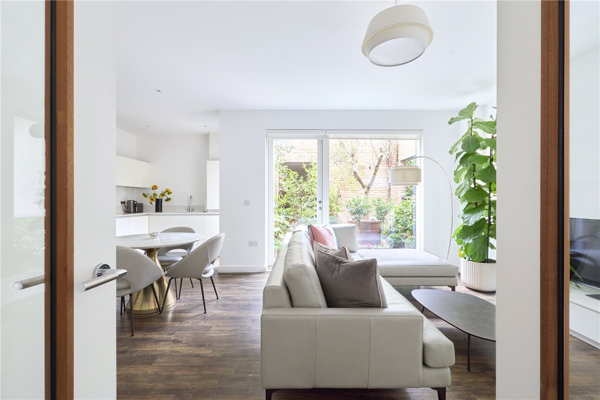 3 bedroom house, Windmill Drive, Trumpington CB2 - Available