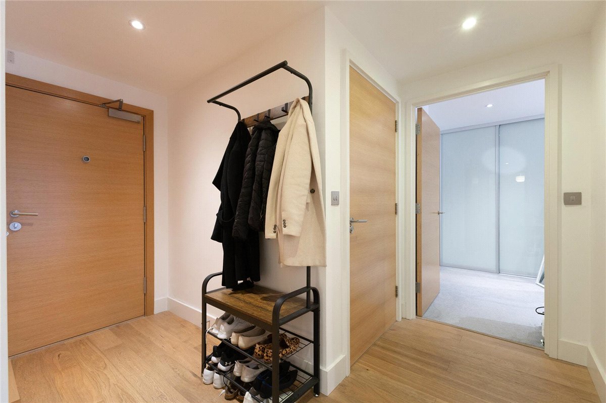 2 bedroom flat, Keynes House, Kingsley Walk CB5 - Available