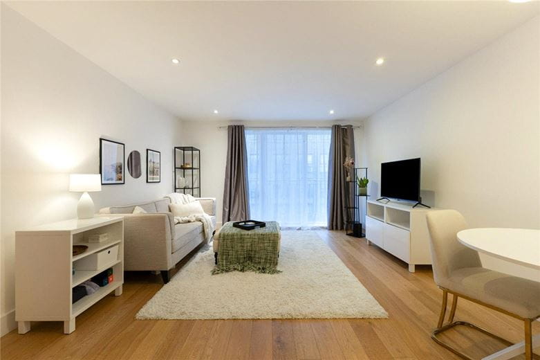 2 bedroom flat, Keynes House, Kingsley Walk CB5 - Available