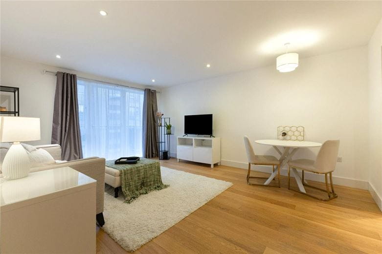 2 bedroom flat, Keynes House, Kingsley Walk CB5 - Available