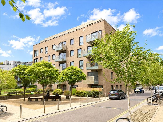 2 bedroom flat, Mill Park, Cambridge CB1 - Available