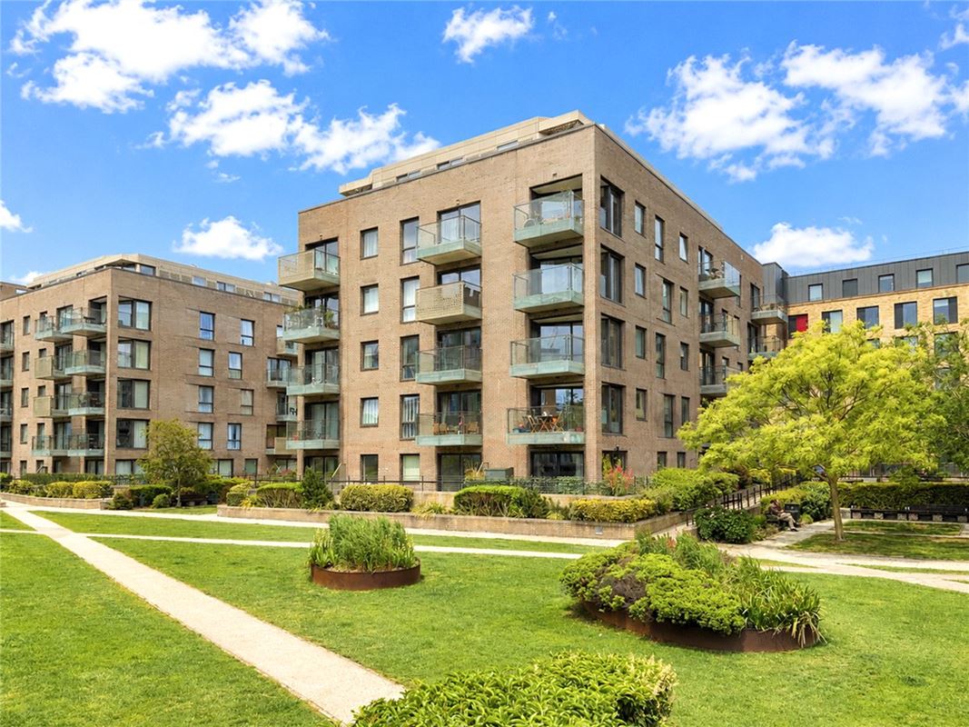 2 bedroom flat, Mill Park, Cambridge CB1 - Available