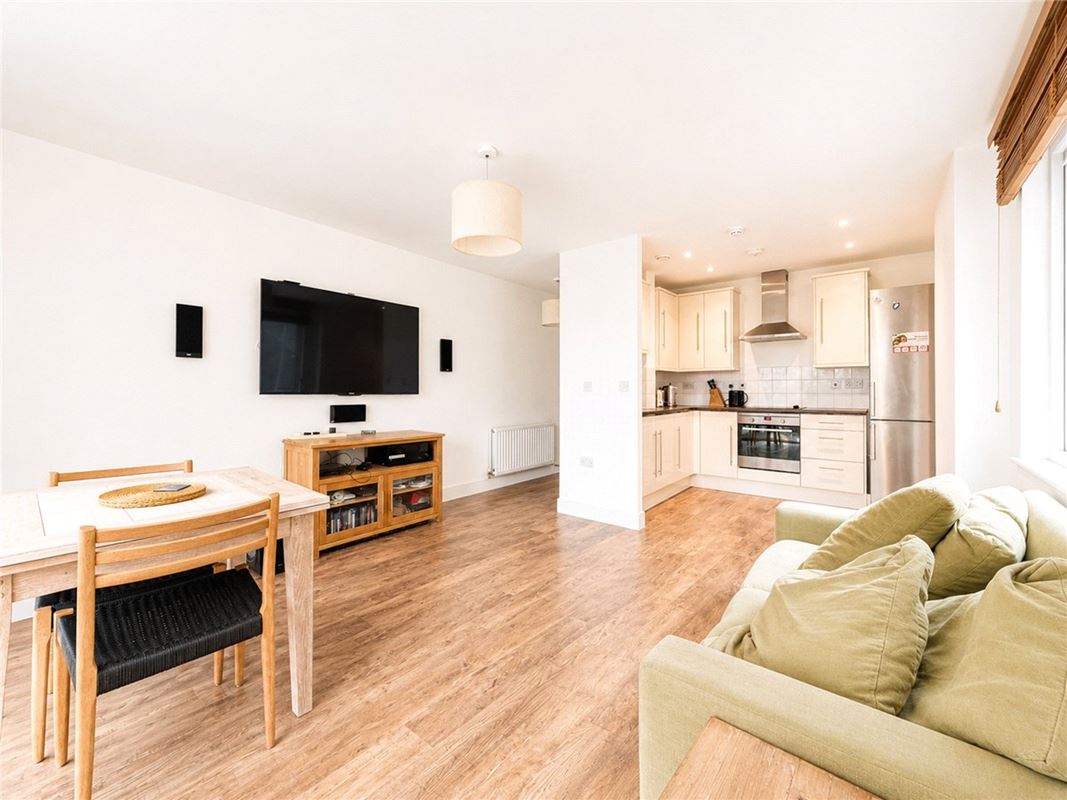 2 bedroom flat, Mill Park, Cambridge CB1 - Available