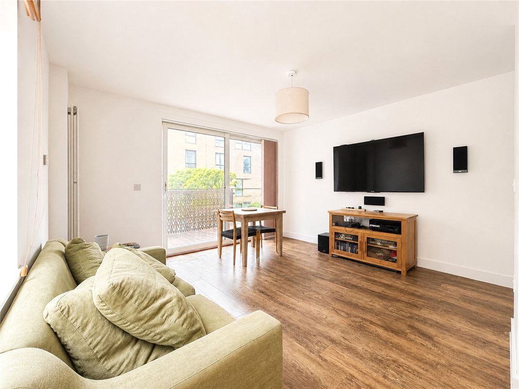 2 bedroom flat, Mill Park, Cambridge CB1 - Available