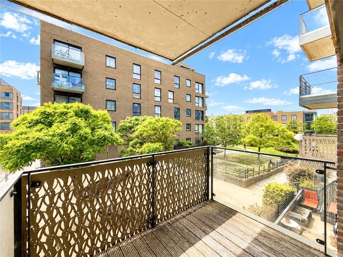 2 bedroom flat, Mill Park, Cambridge CB1 - Available