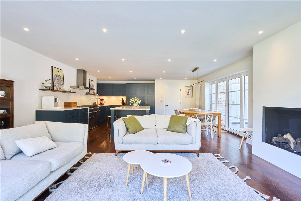 4 bedroom house, Cambridge Road, Oakington CB24 - Available