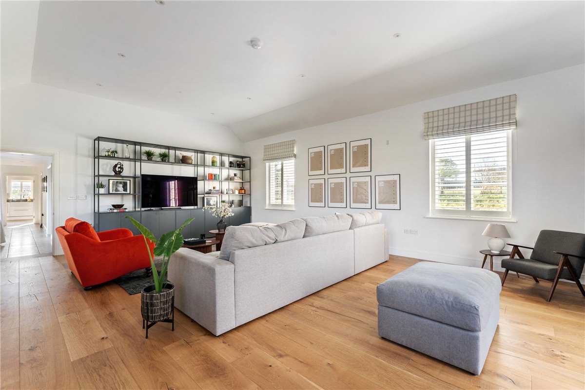 4 bedroom house, Upend, Newmarket CB8 - Available