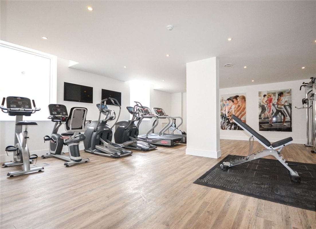 2 bedroom flat, Newton Court, Kingsley Walk CB5 - Let Agreed