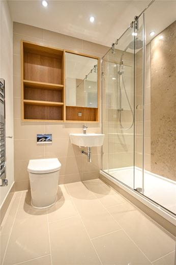 2 bedroom flat, Newton Court, Kingsley Walk CB5 - Let Agreed