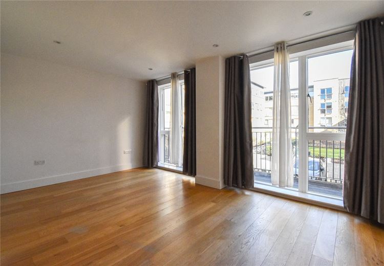  bedroom flat, Newton Court, Kingsley Walk CB5