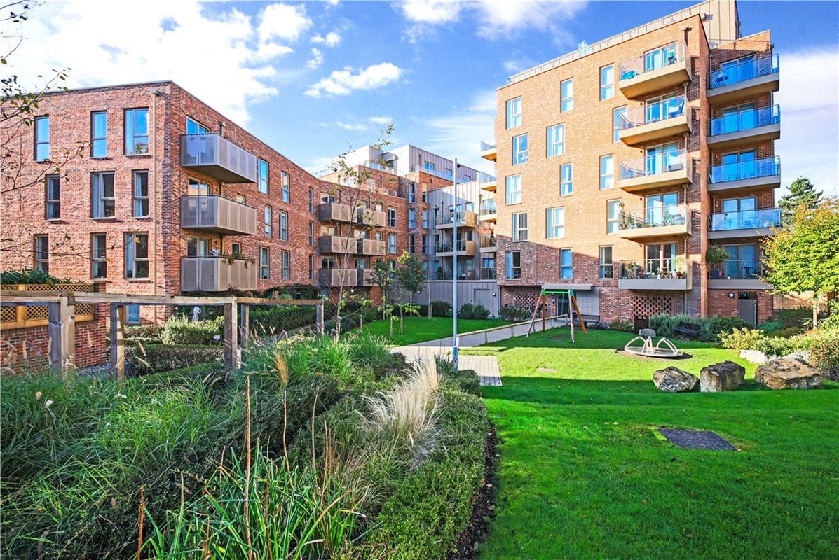 1 bedroom flat, Scholars Court, Homerton Gardens CB2 - Let Agreed