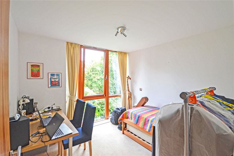 2 bedroom flat, Meadowcroft, Cambridge CB4 - Let Agreed