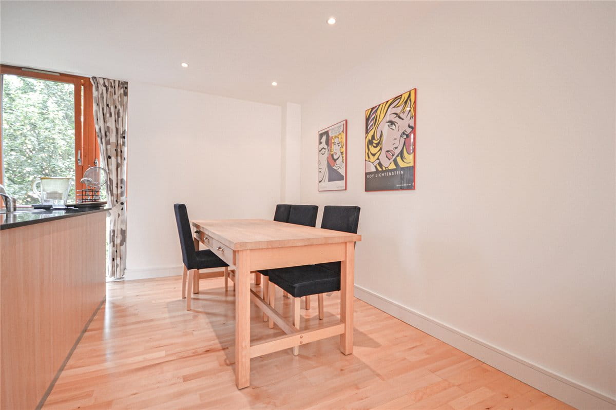 2 bedroom flat, Meadowcroft, Cambridge CB4 - Let Agreed