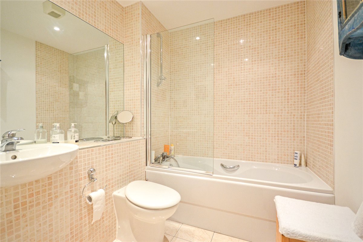 2 bedroom flat, Meadowcroft, Cambridge CB4 - Let Agreed