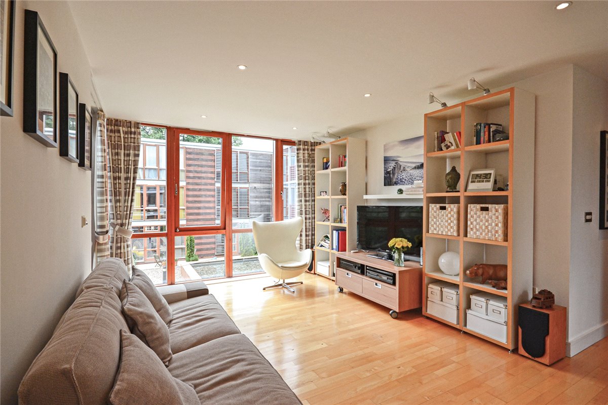 2 bedroom flat, Meadowcroft, Cambridge CB4 - Let Agreed