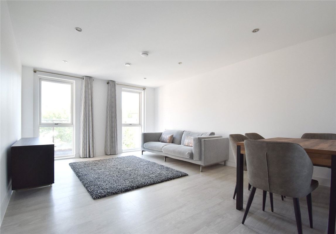 3 bedroom flat, Scholars Court, Harrison Drive CB2 - Let Agreed