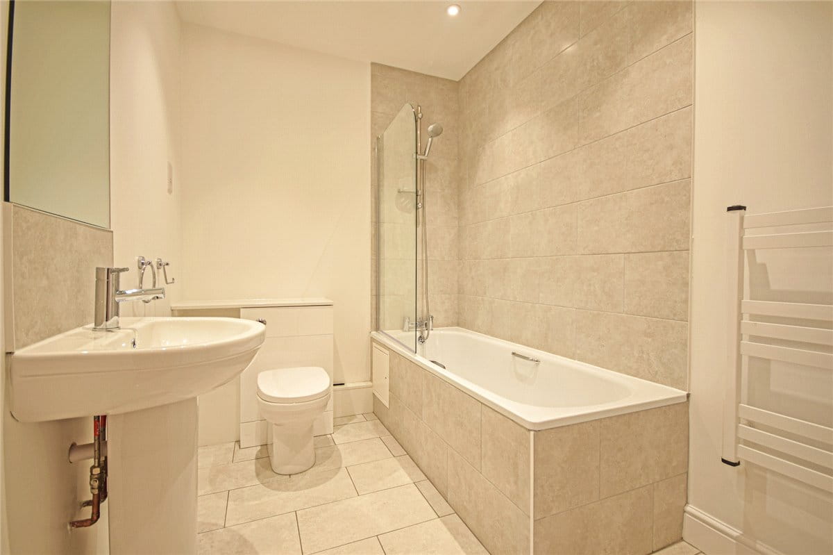 2 bedroom flat, The Courtyard, 49 Market Street CB7 - Let Agreed