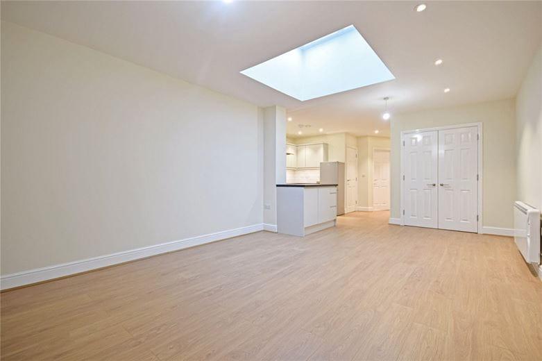 2 bedroom flat, The Courtyard, 49 Market Street CB7 - Let Agreed