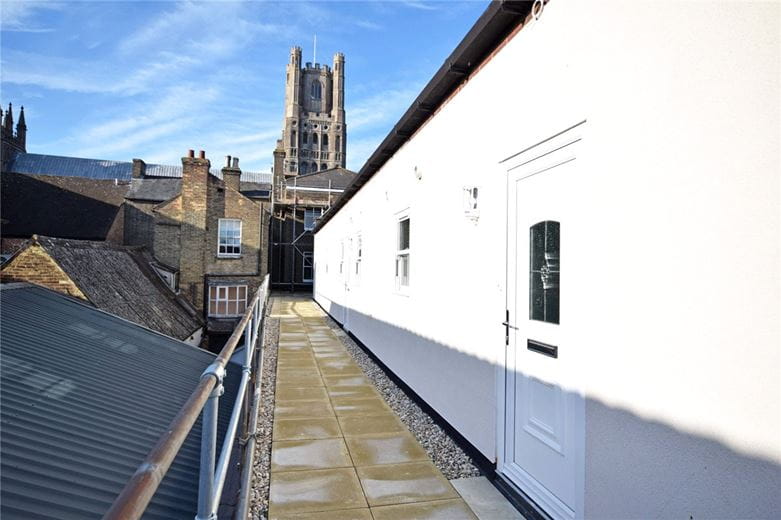 2 bedroom flat, The Courtyard, 49 Market Street CB7 - Let Agreed