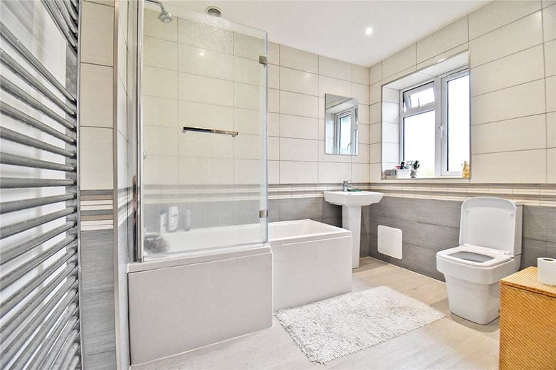 2 bedroom flat, The Pantiles, West Fen Road CB6