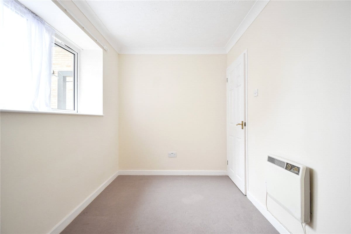 2 bedroom flat, Holyoake Court, Elfleda Road CB5 - Let Agreed