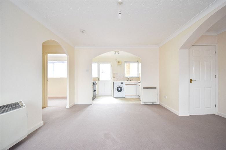 2 bedroom flat, Holyoake Court, Elfleda Road CB5 - Let Agreed