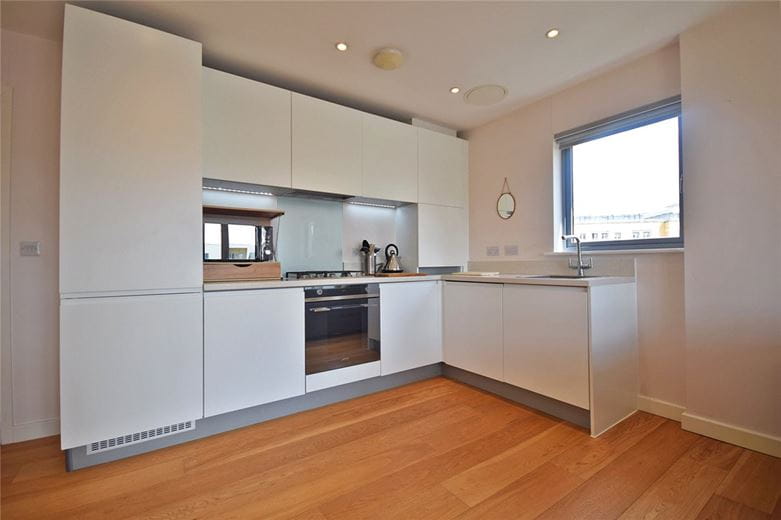 2 bedroom flat, Glenalmond Avenue, Cambridge CB2 - Let Agreed