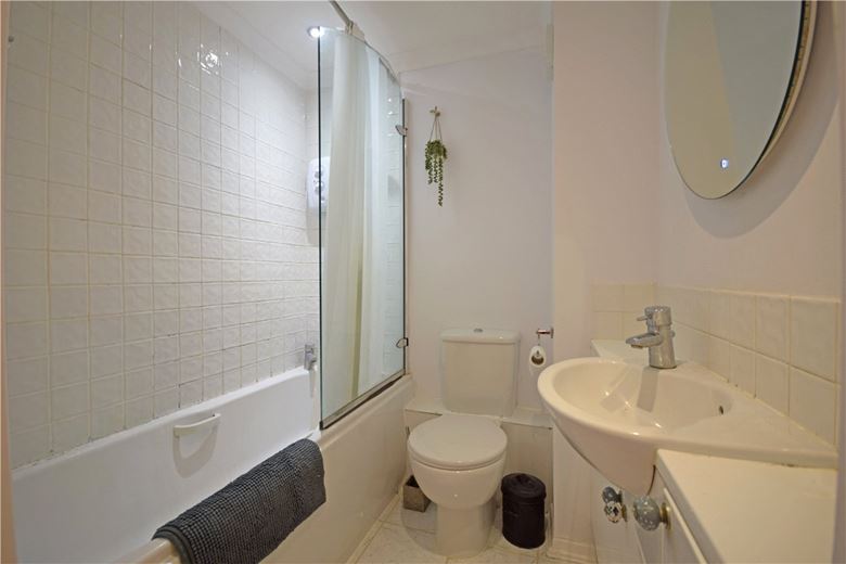 1 bedroom flat, Prince Henry Court, Victoria Road CB4 - Let Agreed