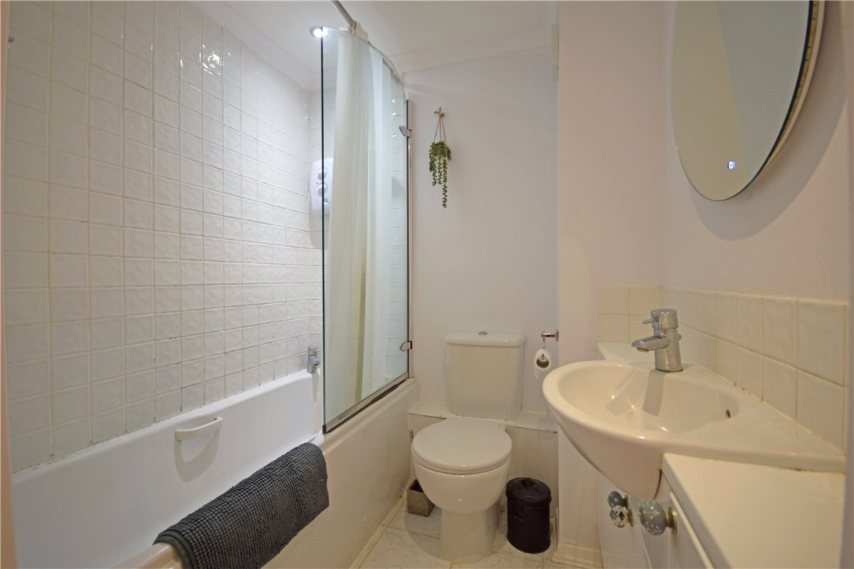1 bedroom flat, Prince Henry Court, Victoria Road CB4 - Let Agreed