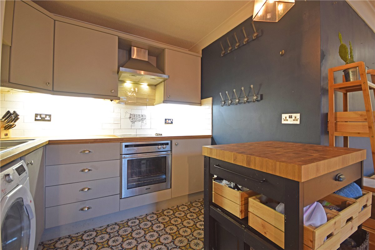 1 bedroom flat, Prince Henry Court, Victoria Road CB4 - Let Agreed