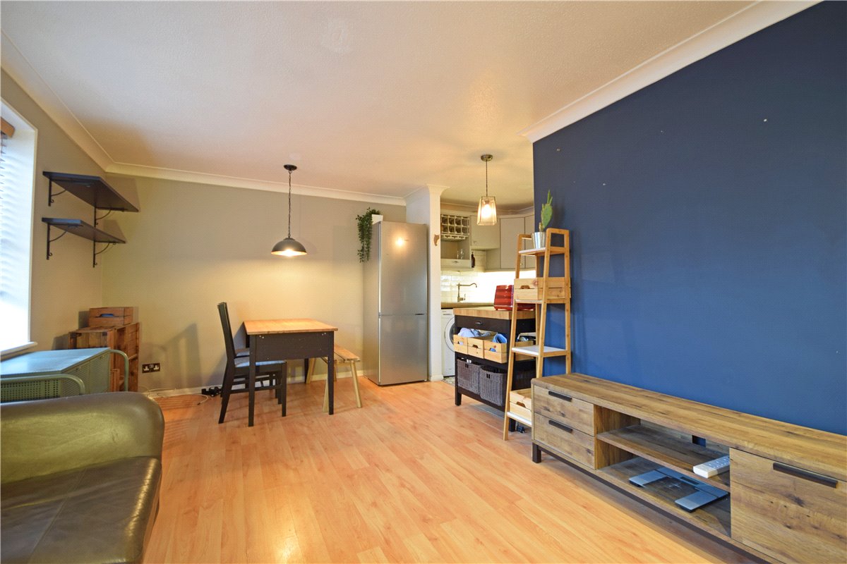 1 bedroom flat, Prince Henry Court, Victoria Road CB4 - Let Agreed