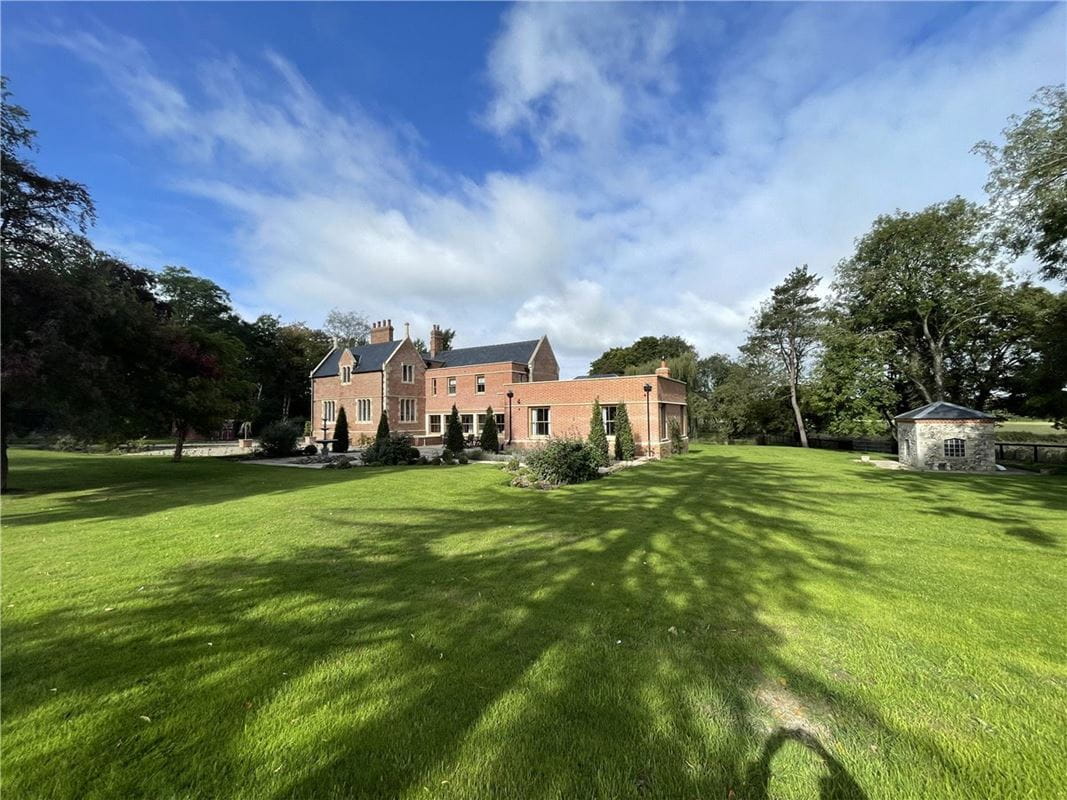 6 bedroom house, Newmarket Road, Kirtling CB8