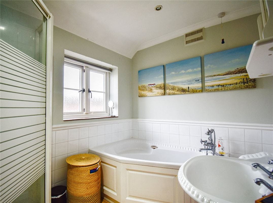 3 bedroom house, Izaak Walton Way, Cambridge CB4 - Let Agreed