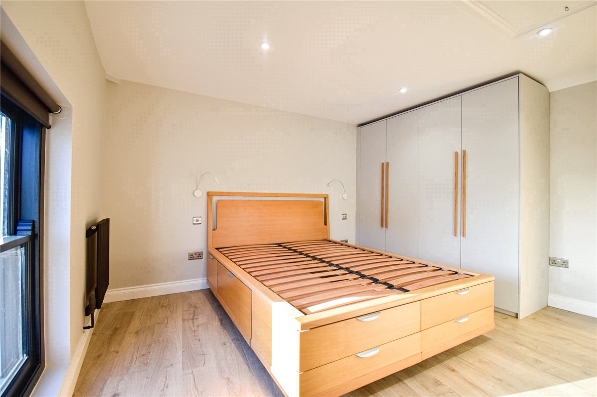 2 bedroom flat, High Street, Cottenham CB24 - Available