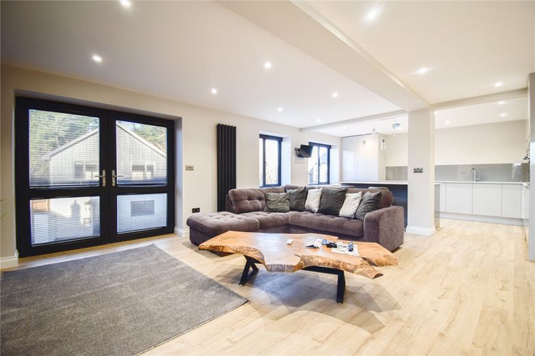 2 bedroom flat, High Street, Cottenham CB24 - Available