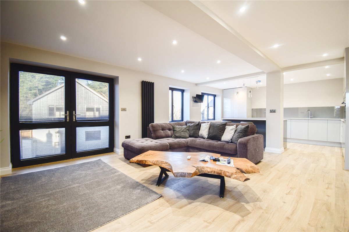 2 bedroom flat, High Street, Cottenham CB24 - Available