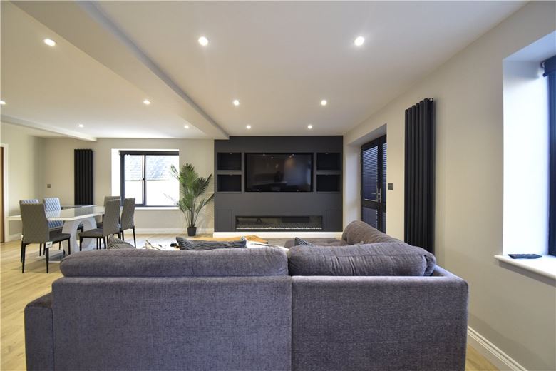 2 bedroom flat, High Street, Cottenham CB24 - Available