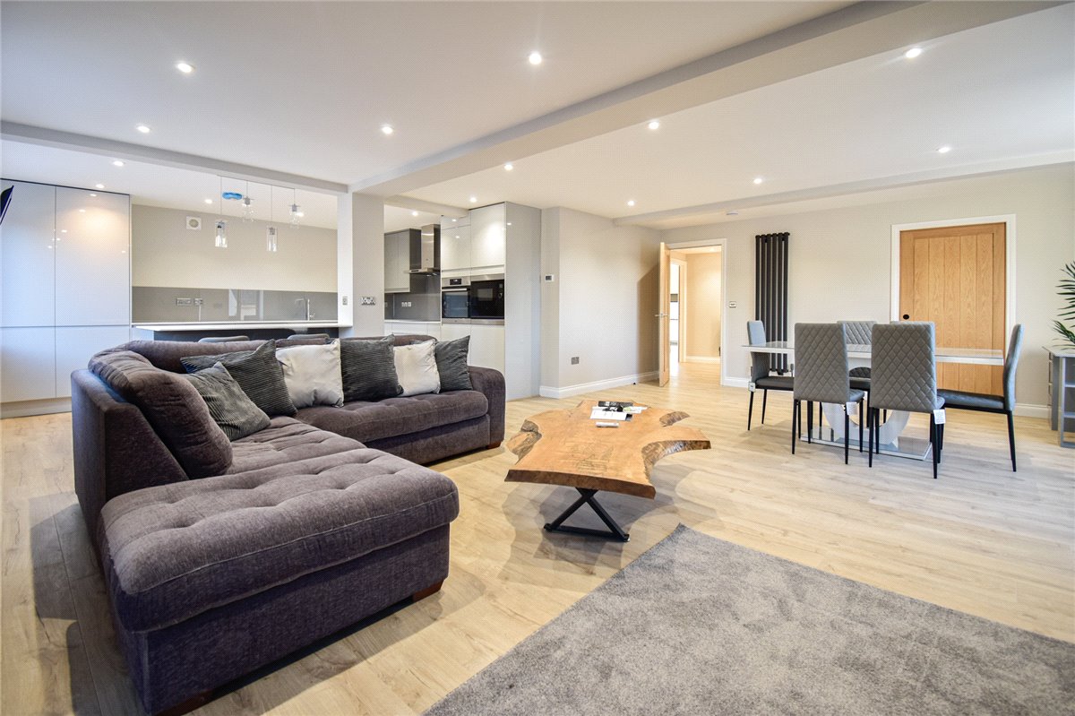 2 bedroom flat, High Street, Cottenham CB24 - Available
