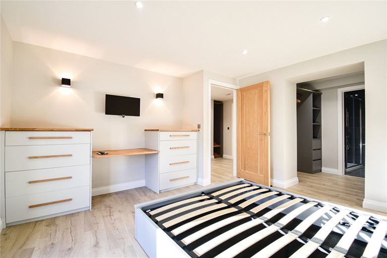 2 bedroom flat, High Street, Cottenham CB24 - Available