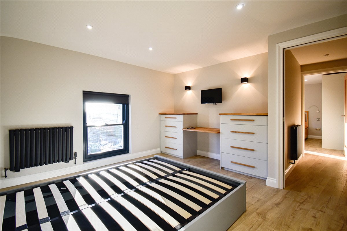 2 bedroom flat, High Street, Cottenham CB24 - Available