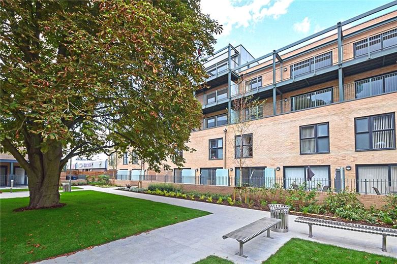 2 bedroom flat, Flamsteed Close, Cambridge CB1 - Let Agreed