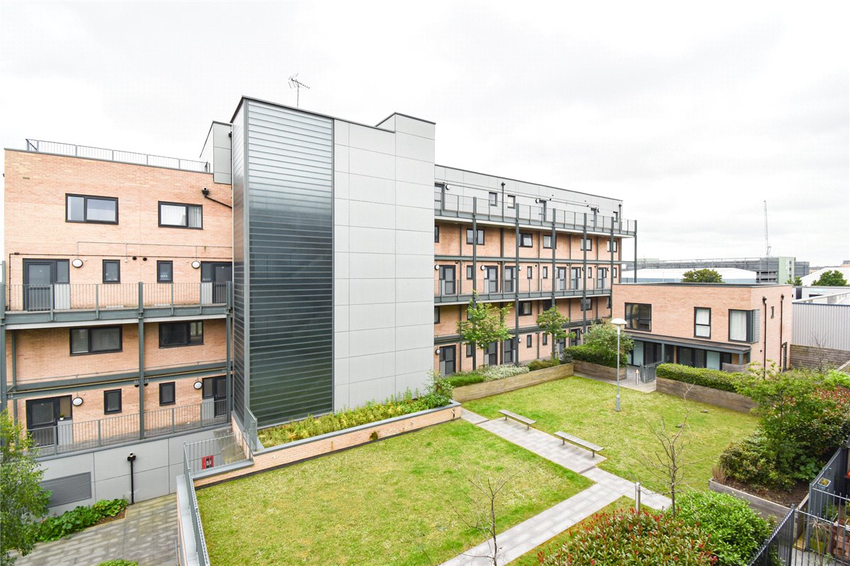 2 bedroom flat, Flamsteed Close, Cambridge CB1 - Let Agreed