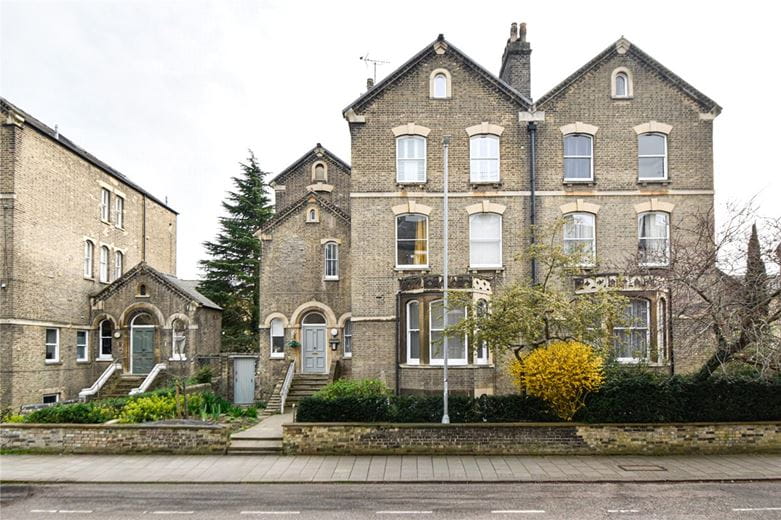 3 bedroom flat, Bateman Street, Cambridge CB2 - Let Agreed