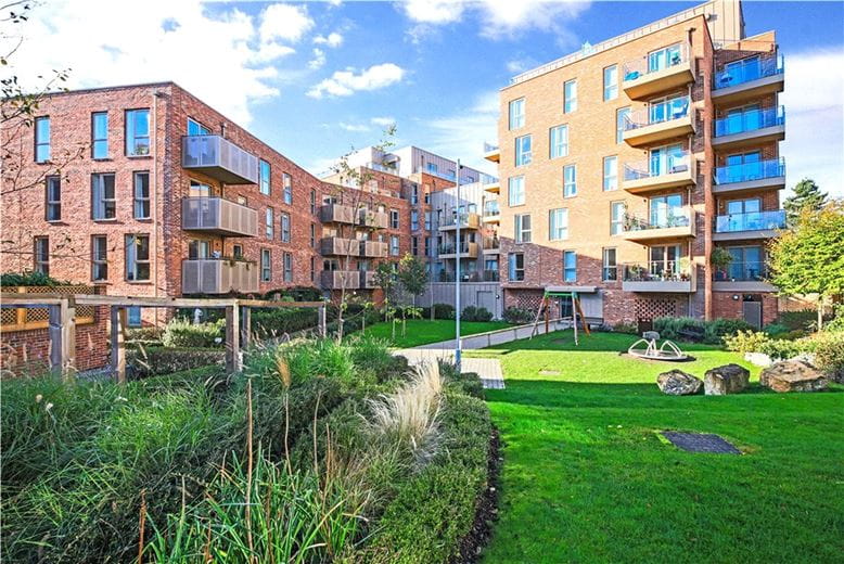 3 bedroom flat, Scholars Court, Harrison Drive CB2 - Let Agreed