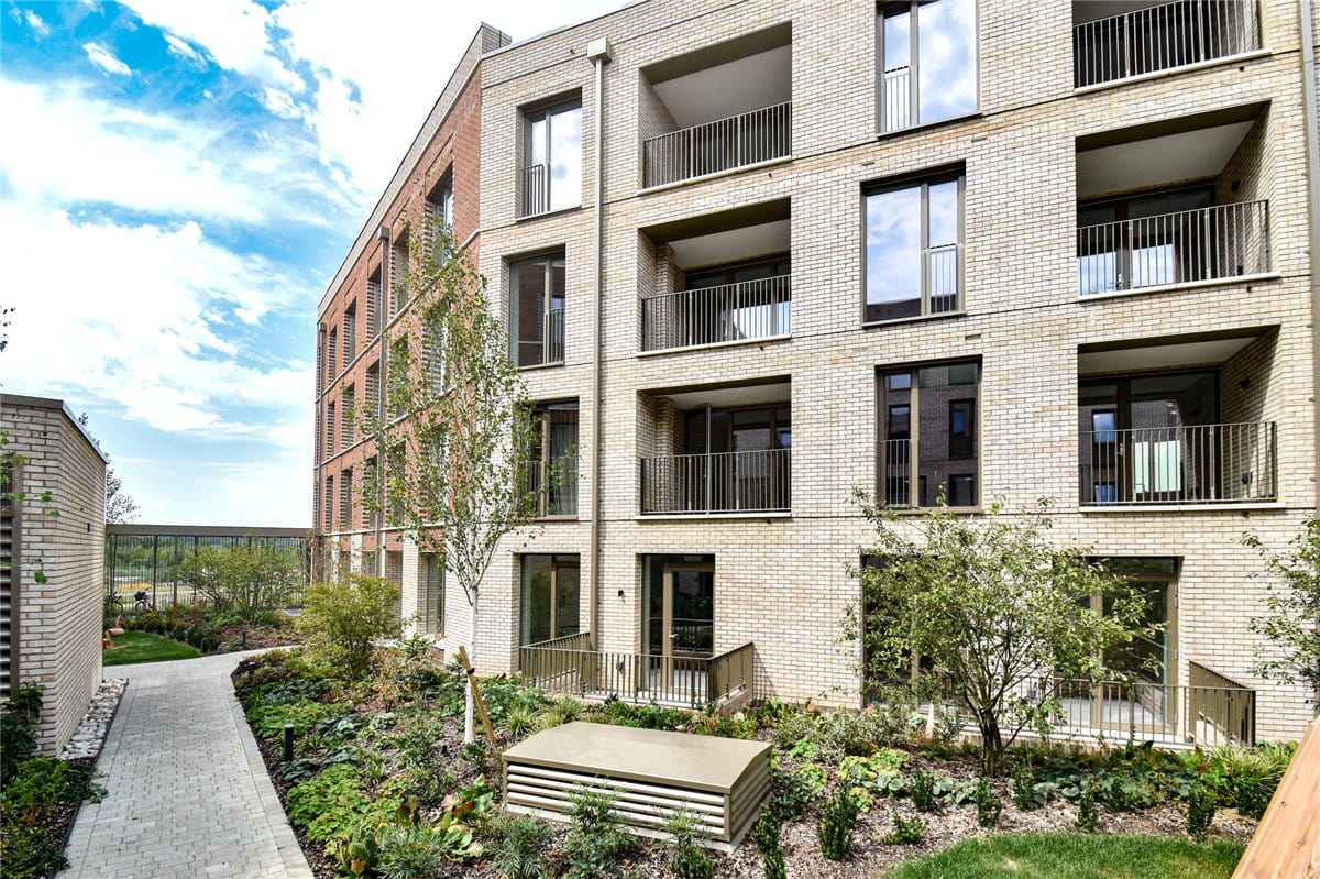 1 bedroom flat, Appleton Way, Cambridge CB3 - Available