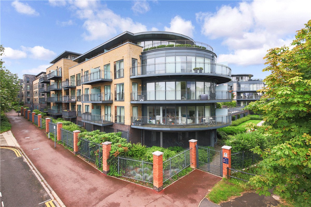 2 bedroom flat, Keynes House, Kingsley Walk CB5 - Let Agreed
