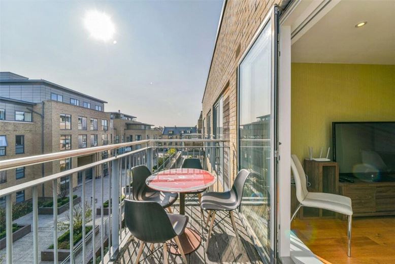 2 bedroom flat, Keynes House, Kingsley Walk CB5 - Let Agreed