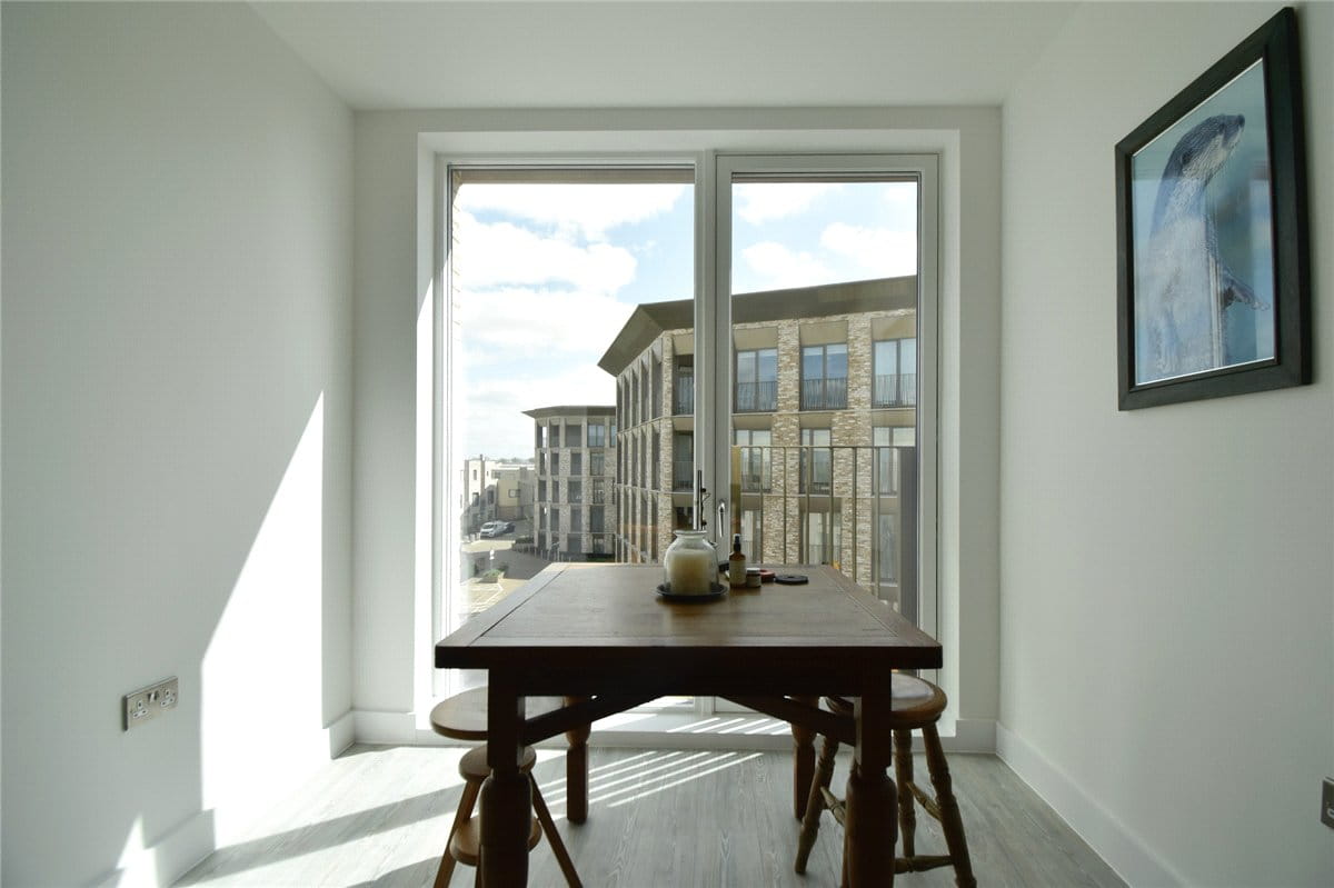 2 bedroom flat, Aston Terrace, Cambridge CB3 - Available