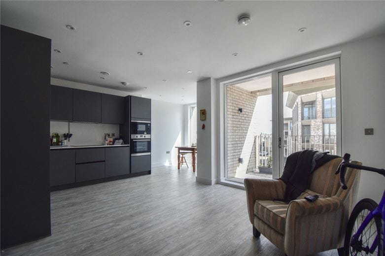 2 bedroom flat, Aston Terrace, Cambridge CB3 - Available