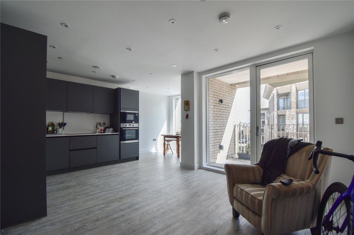 2 bedroom flat, Aston Terrace, Cambridge CB3 - Available